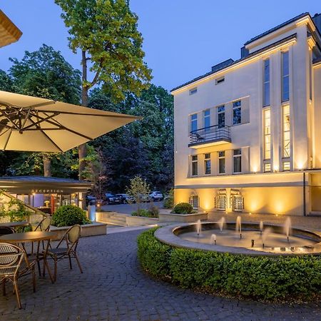 Lion'S Castle Hotel Lviv Exterior photo